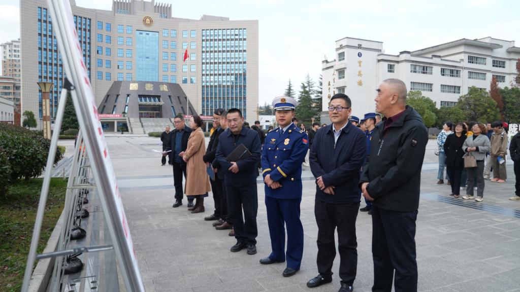 说明: https://www.lntc.edu.cn/__local/5/7F/0E/5D90826EC2CBD364E66529CEC9A_1657AD04_16E3D.jpg