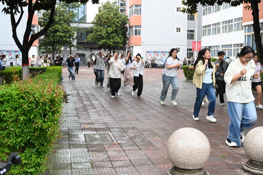 说明: https://www.lntc.edu.cn/__local/8/3D/EC/07339E278A56E7C49788B81BD99_37651B68_29A50.jpg